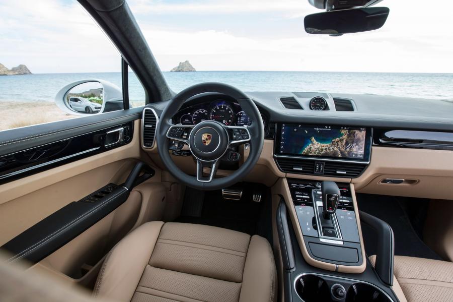 Интерьер Porsche Cayenne S 2017 года  (WW) (фото 9 из 40)